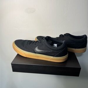 Nike Men's Black and Tan Sneakers